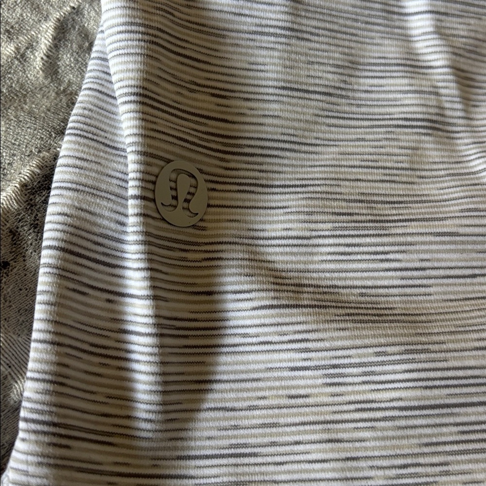 Lululemon On The Fly Skirt Skirt. Size 8. Worn once - Picture 6 of 6
